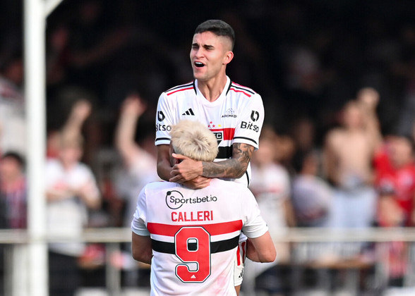 Calleri decide e São Paulo vence 1º jogo da final da Copa do Brasil