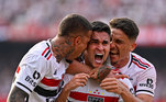 O São Paulo é campeão da Copa do Brasil pela primeira vez na história! O time comandado por Dorival Júnior empatou com o Flamengo no estádio do Morumbi, neste domingo (24), mas garantiu o título pela vantagem adquirida no Maracanã. Nestor foi o herói do jogo e marcou o gol do título. Confira as melhores fotos: