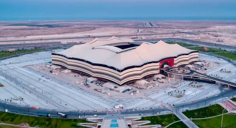 Estádio Al Bayt - Cidade: Al Khor - Capacidade: 60 mil torcedores (após a Copa, 32 mil) - Estádio pronto e com previsão de inauguração em 30 de novembro de 2021