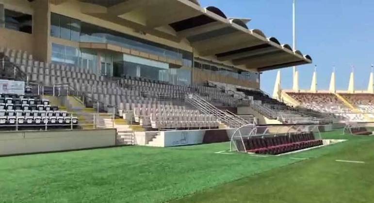 Estádio Al Nahyan, em Abu Dhabi, Emirados Árabes Unidos