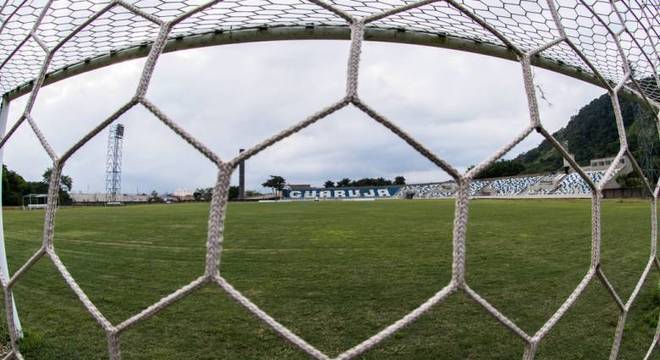 A Associação Desportiva Guarujá (ADG) manda seus jogos no estádio municipal