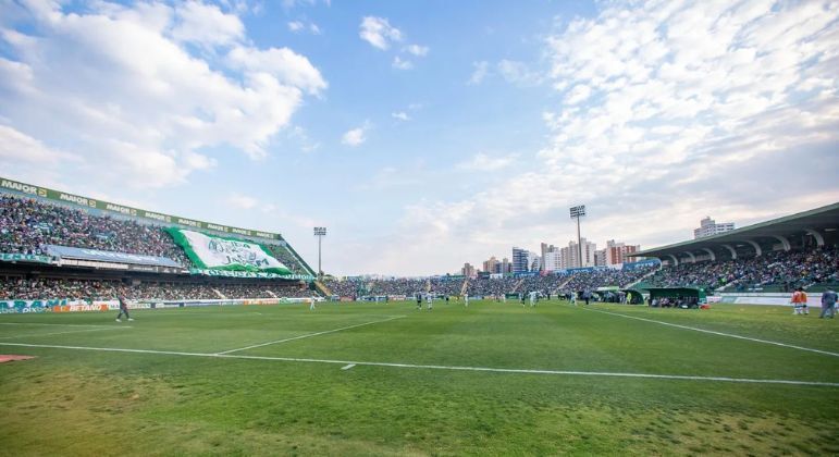 Guarani recebe o Santos no Estádio Brinco de Ouro da Princesa nesta quarta (18)