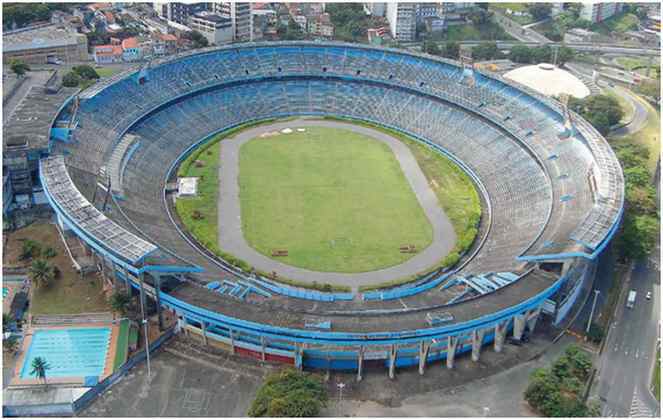 Estádio da Fonte Nova - O local foi sede do Bahia até agosto de 2010, quando foi implodido para dar lugar à Arena Fonte Nova, palco da Copa do Mundo de 2014. Foi palco de jogos importantes, tanto do Tricolor de Aço quanto do Vitória, os dois maiores times do estado