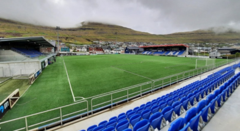 5. Estádio DjúpumýraAssistir a um jogo na arena do KÍ Klaksvík, localizada nas Ilhas Faroé, é quase como sentir de perto o clima da montanha. Como ela está perto do canal que leva ao Atlântico Norte e de um dos tantos montes da ilha, o campo fica, em várias ocasiões, repleto de neblina