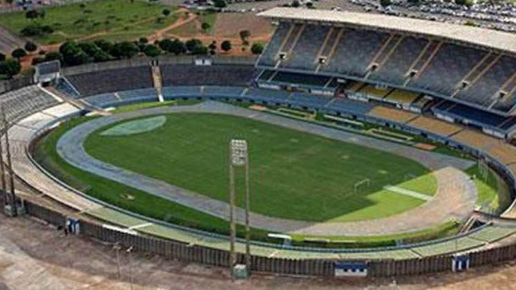 Estádio Mané Garrincha - Construído em 1974, o estádio se tornou casa de praticamente todos os times do Distrito Federal. Em 2010, o palco acabou sendo demolido para a construção do novo Mané Garrincha, que sediou jogos da Copa de 2014