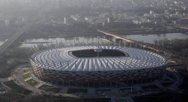 Estádio Nacional da Polônia será transformado em hospital de campanha para covid