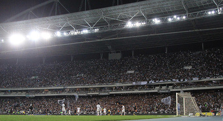 Estádio Nilton Santos ficou lotado na vitória do Botafogo sobre o Santos