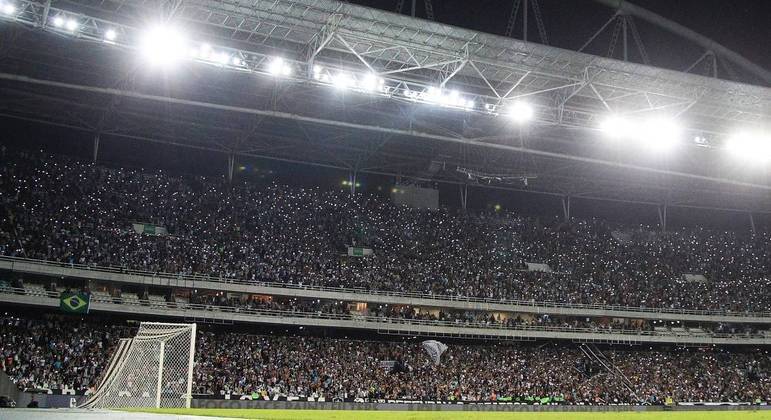 Estádio Nilton Santos poderá receber bom público