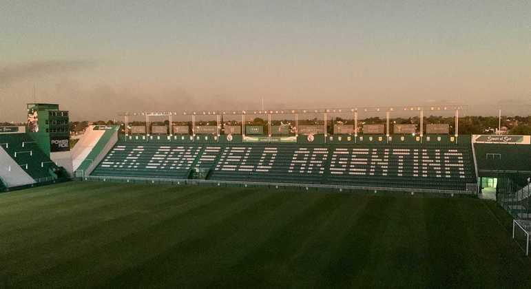 Estádio onde o Santos jogará com o Banfield ganha nova iluminação nesta sexta-feira