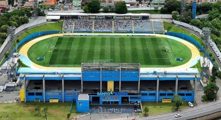 Santo André e São Paulo se enfrentam no Estádio Bruno José Daniel