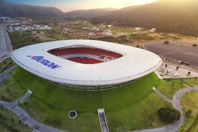 A casa do Chivas Guadalajara, do México, é o Estádio Omnilife. A fachada é toda coberta por grama, e o estádio parece um vulcão