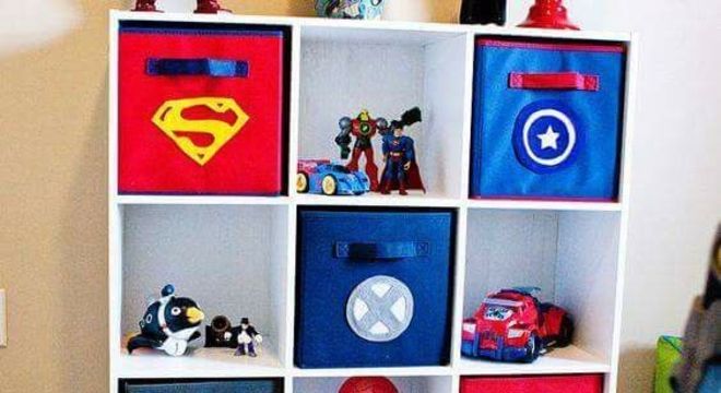 Estante para brinquedos com tema de super herois