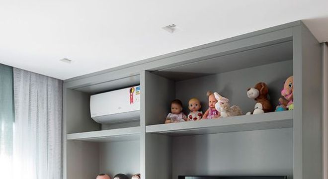 Estante para brinquedos com TV