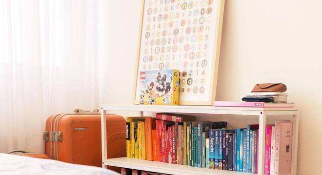 estante para livros baixa quarto casa aberta