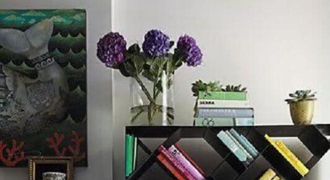 estante pequena para livros com design moderno