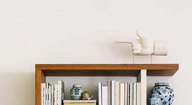estante pequena para livros com formato diferente 