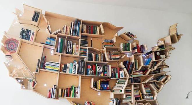 estantes para livros de parede com formato de mapa