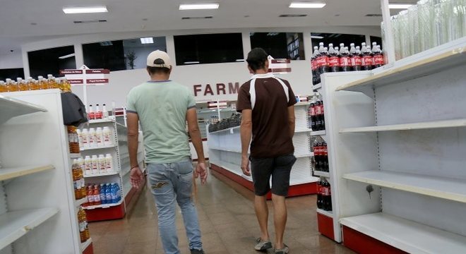 As dificuldades para encontrar produtos básicos são uma constante na Venezuela