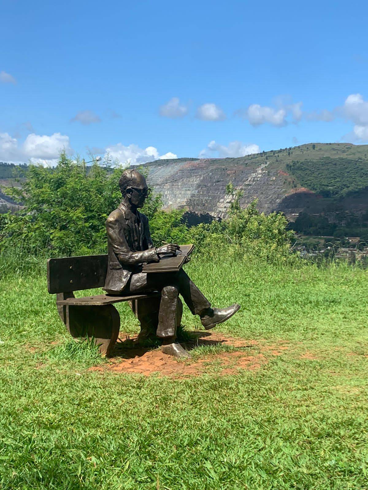 https://img.r7.com/images/estatua-carlos-drummond-de-andrade-itabira-30122022031408587