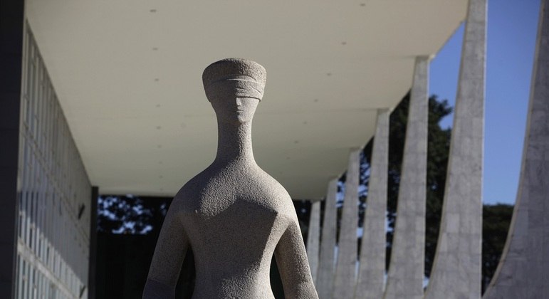 Estátua da Justiça no prédio do STF, em Brasília