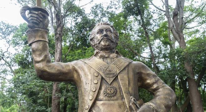 Estátua de D Pedro I é inaugurada na zona sul de SP