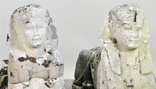 Estátuas vão a leilão como réplicas, mas são artefatos do Antigo Egito