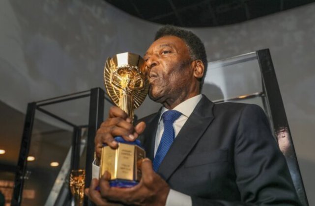 Este dia 29 de dezembro de 2023 marca um ano da morte de Pelé. Símbolo da excelência máxima na história do esporte mais popular do planeta, o Rei foi homenageado de diversas formas durante todo o ano. - Foto: Divulgação Ricardo Stuckert/CBF