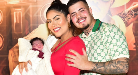 Estefany Boro leva filha, de 17 dias, para prestigiar o papai, Jottapê, em evento