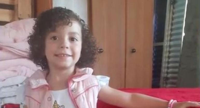 Carro usado por homem que matou menina de 4 anos é apreendido - Vimarsana News