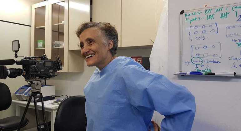 Pesquisadora Ester Sabino, da USP, que participou do sequenciamento do genoma do coronavírus