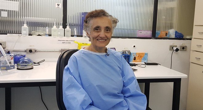 Jaqueline Goes de Jesus, pós-doutoranda da USP que estuda virologia há 10 anos 