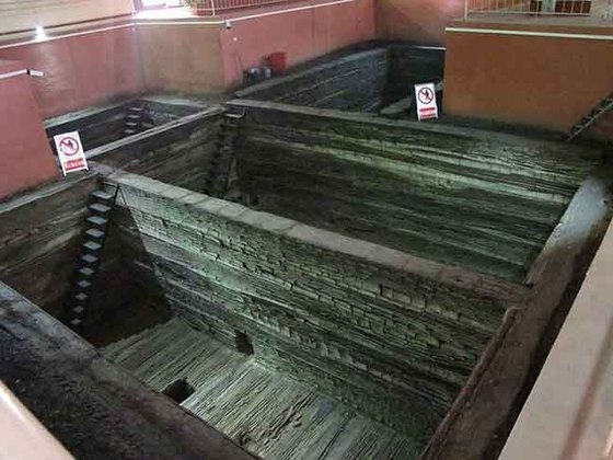 Estes artefatos foram o descobrimento mais essencial do túmulo do Marquês Yi. Os sinos estão sob proteção do governo como uma relíquia cultural e só foram apresentados três vezes após a descoberta, em 1978.