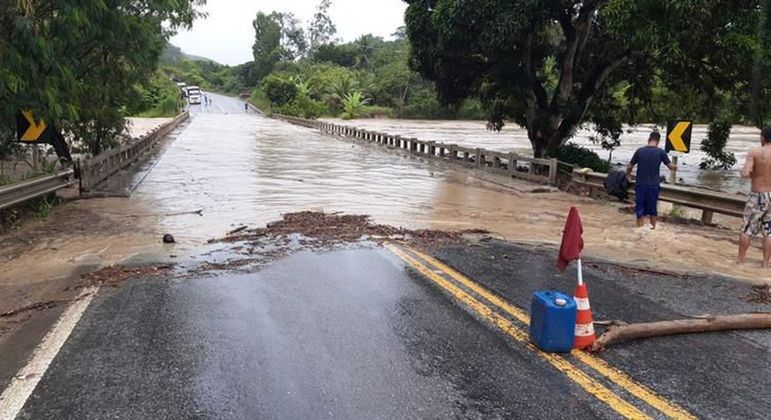 Estragos causados pelas fortes chuvas na Bahia