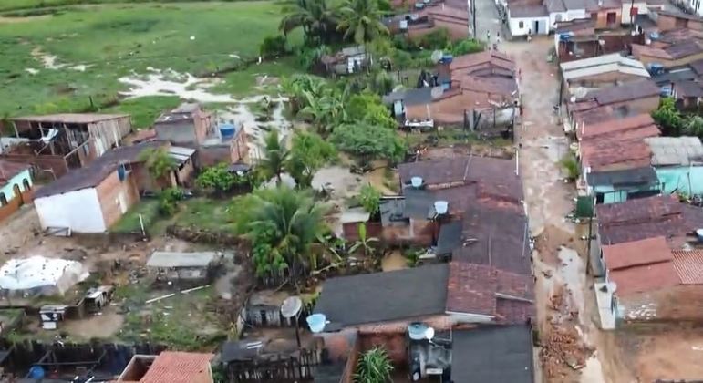 Fortes chuvas causaram alagamentos na região sul da BahiaREPRODUÇÃO RECORD TV
