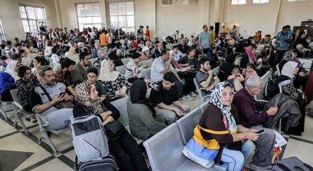 Estrangeiros na passagem de Rafah