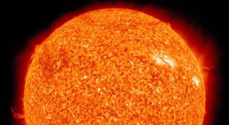 Cientistas acompanham planeta ao ser engolido por estrela
