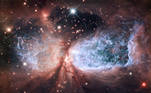 Esta imagem foi registrada pelo Hubble há dez anos e mostra uma região de formação de estrelas catalogada como S106. O local está a cerca de 3,3 mil anos-luz de distância, em uma região relativamente isolada da Via Láctea