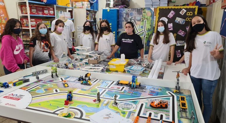 Meninas da E.E. José Eduardo do Couto, em Itaguari (GO), selecionadas no EstroGênias