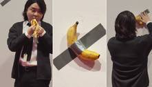 Estudante come obra de arte feita com banana colada na parede avaliada em R$ 600 mil