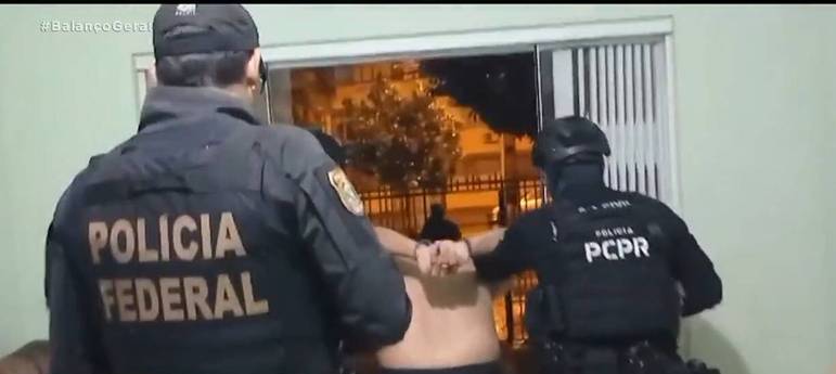 Um estudante de psicologia, de 26 anos, foi preso na quarta-feira (9) sob suspeita de abusar de mais de 300 crianças em Foz de Iguaçu, no Paraná. As vítimas tinham entre 7 e 11 anos