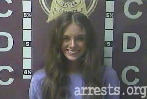 A carreira criminosa de Rayanna começou em março de 2018, após ela ter furtado itens com valor inferior a US$ 500 e posto um policial em risco