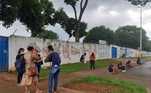 Em Brasília, alguns estudantes chegaram cedo ao local de prova para evitar atrasos e garantir entrada tranquila
