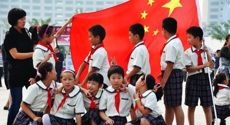 Autoridades chinesas proibiram aulas nos finais de semana e feriados públicos ou escolares
