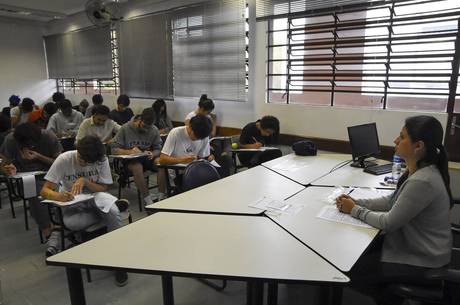 Estudantes fazem prova da segunda fase da Fuvest em SP