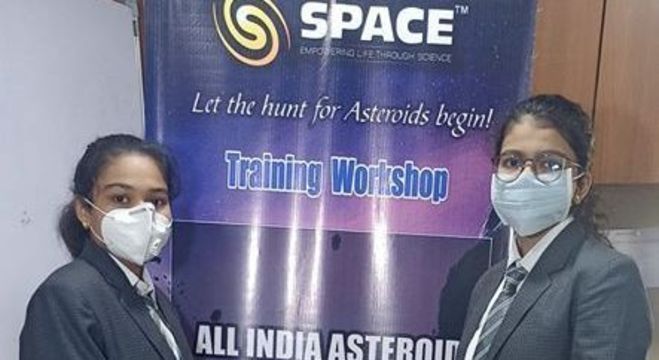 Vaidehi Vekariya e Radhika Lakhani descobriram o novo asteroide 