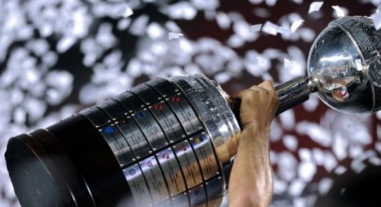 Estudiantes - ARG (quatro títulos): 1968, 1969, 1970 e 2009 (foto)