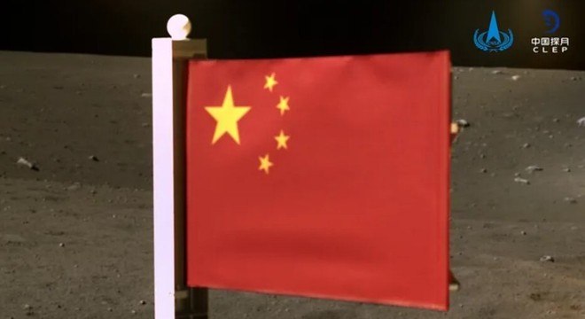 Bandeira da China colocada na Lua (Divulgasção/CNSA/CLEP)