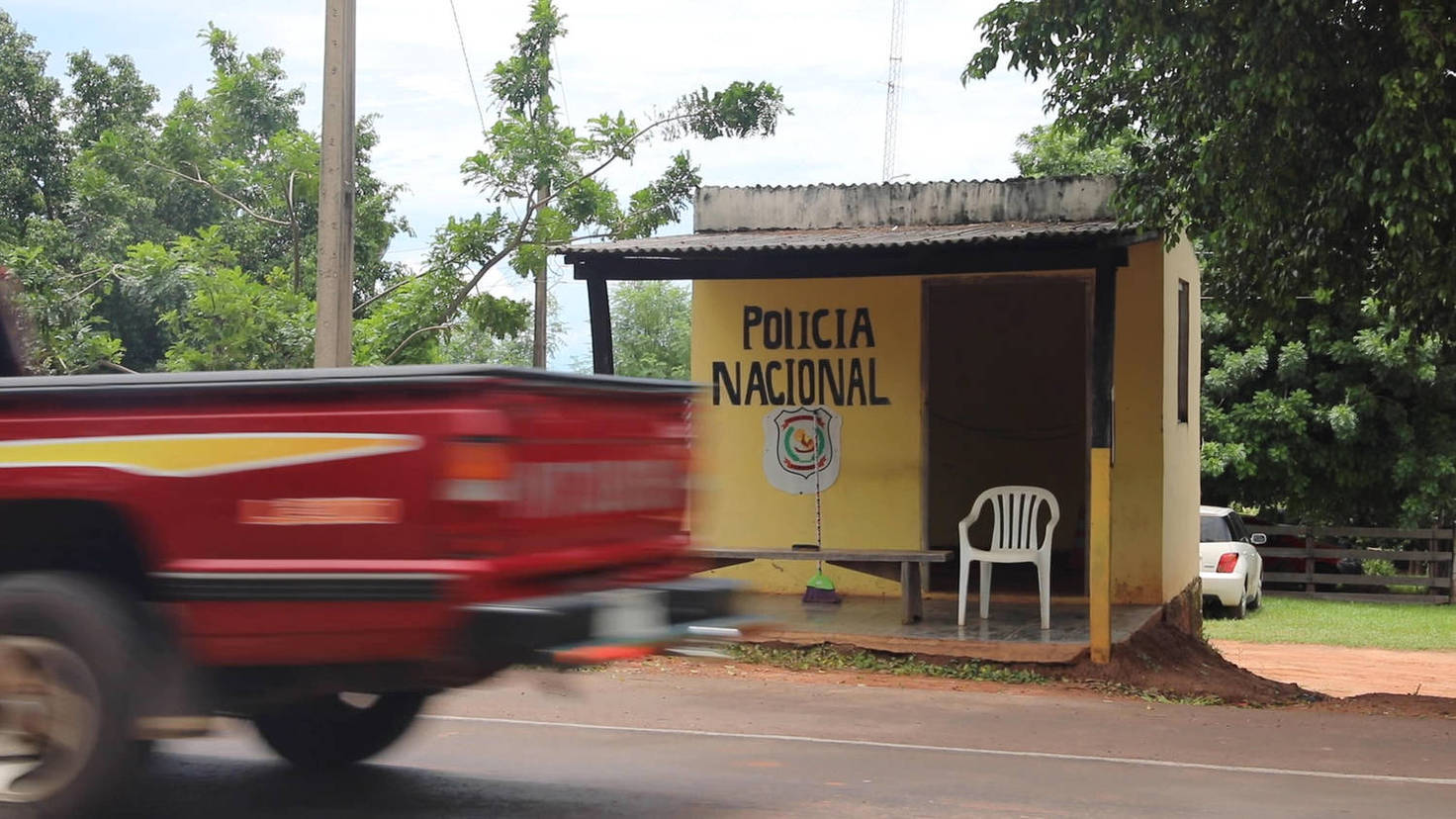 Posto policial abandonado no Paraguai (Márcio Neves/Record TV)