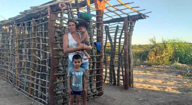 Crianças são registradas como filhos de mãe solteira (Daniel Tertuliano/Record TV)