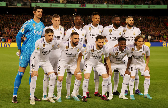 3º Real Madrid (Espanha)Valor do elenco: 1,12 bilhão de euros (R$ 6,24 bilhões)Número de jogadores: 46